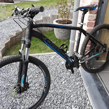 Maison Et Vélos à Dans La Vallée De La Meuse