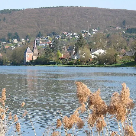 Maison Et Vélos à Dans La Vallée De La Meuse Hébergement de vacances Godinne