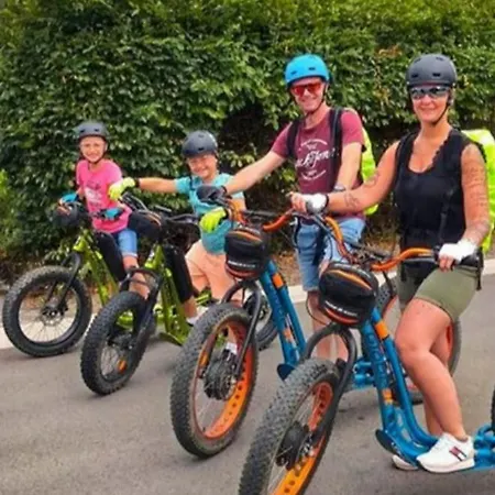 Maison Et Vélos à Dans La Vallée De La Meuse * Godinne