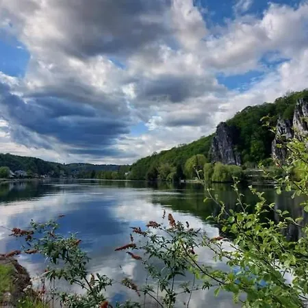 Maison Et Vélos à Dans La Vallée De La Meuse Hébergement de vacances *