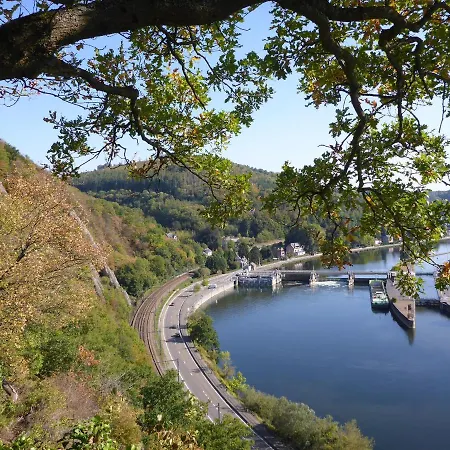 Hébergement de vacances Maison Et Vélos à Dans La Vallée De La Meuse *