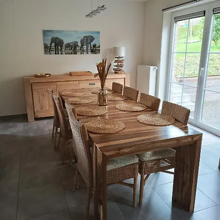 Maison Et Vélos à Dans La Vallée De La Meuse Hébergement de vacances *