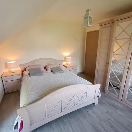 Maison Et Vélos à Dans La Vallée De La Meuse *