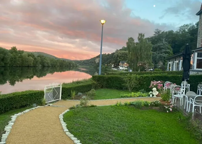 Maison Et Velos A Dans La Vallee De La Meuse בית נופש Godinne